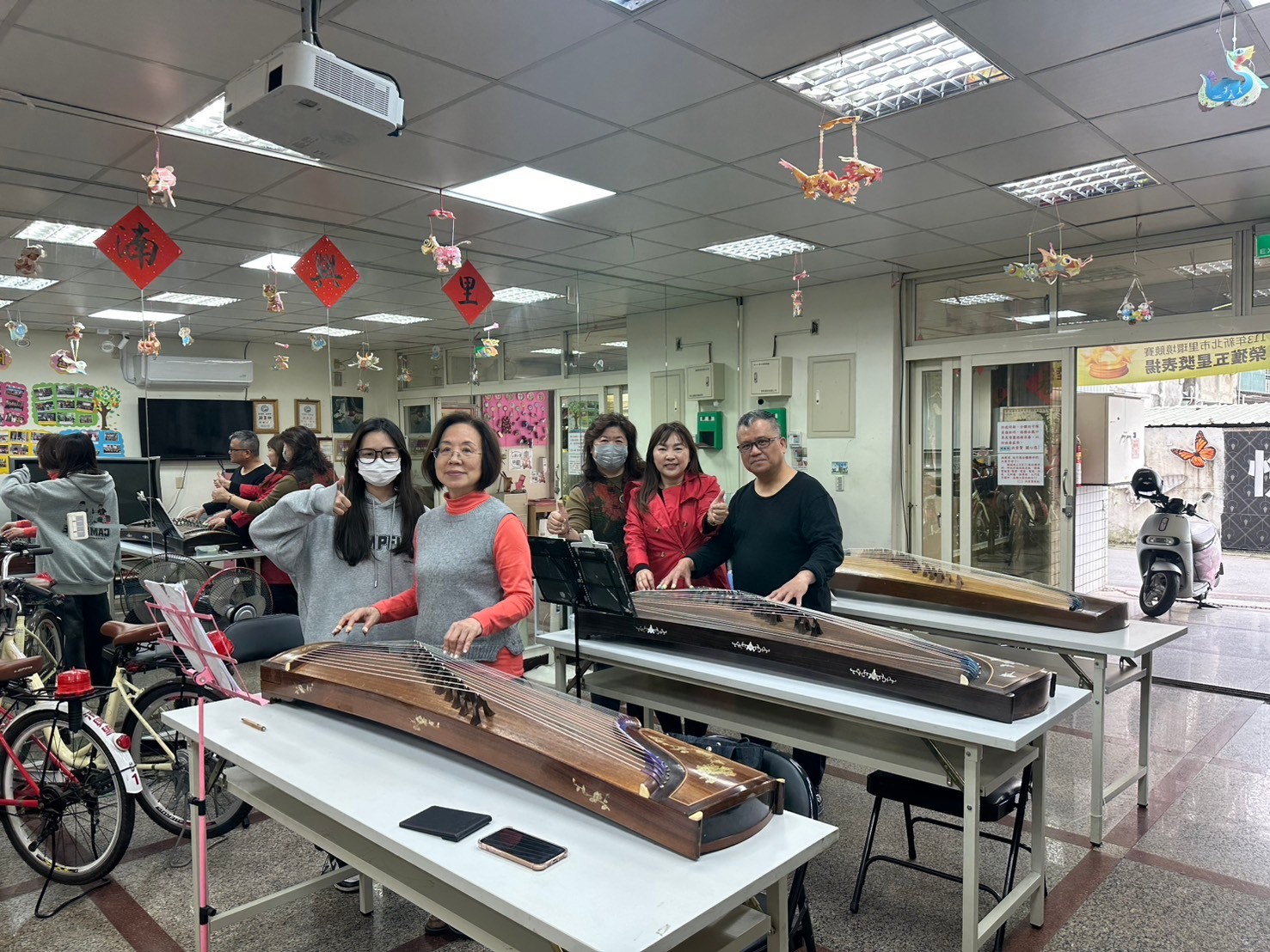 臺藝大USR深入社區　銀髮古箏才藝班在湳興里溫馨展開